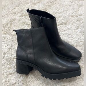 New Andre Assous Milla black leather Square Toe Bootie - size 11 - NWOT